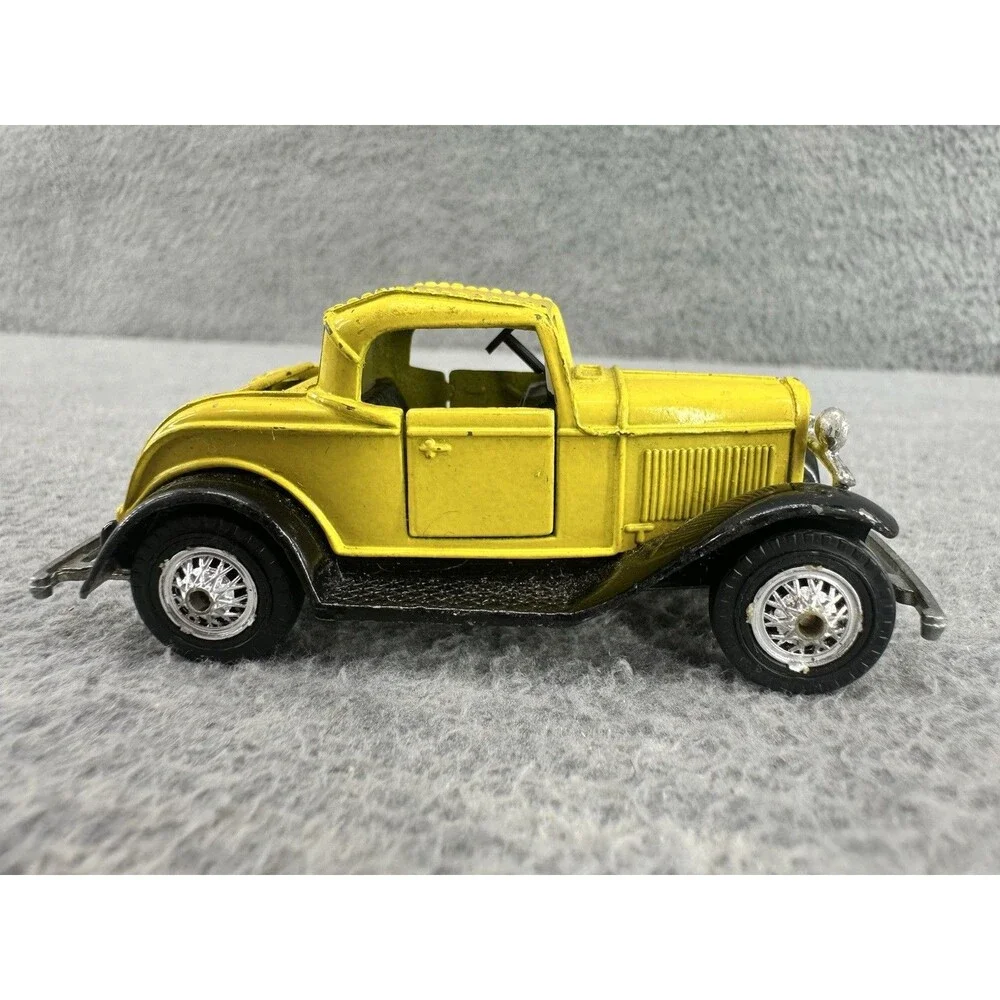 ROAD CHAMPS Ford Red Model A Rumble Seat Roadster Yellow Car T5